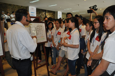 Overseas Vietnamese youth learn about the homeland’s sovereignty of sea and islands